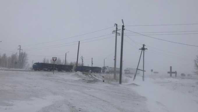 Жителей Алтайского края предупредили о непогоде и риске остаться без света