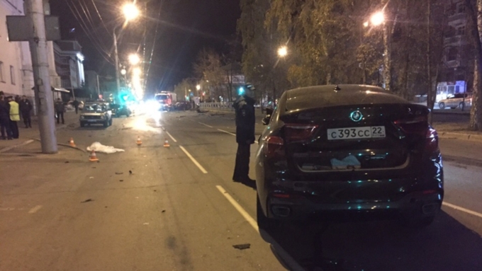 Двое детей и женщина погибли в ДТП в центре Барнаула из-за лихача на BMW X6