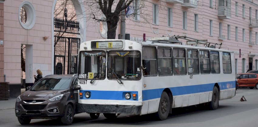 Почему городам Алтая вдруг дали миллиард на новый транспорт и сколько трамваев на них купят?