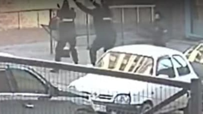 Попытка 18-летней жительницы Барнаула сбежать от насильников попала на видео