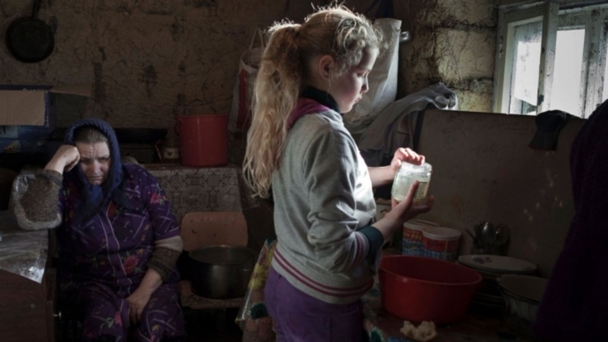 Бедность в России предложили снижать специальными пособиями