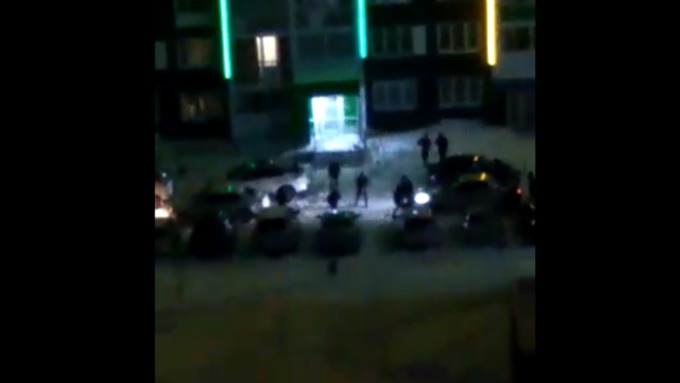 В Барнауле ночью произошла массовая драка: на кулаках, ножах и машинах