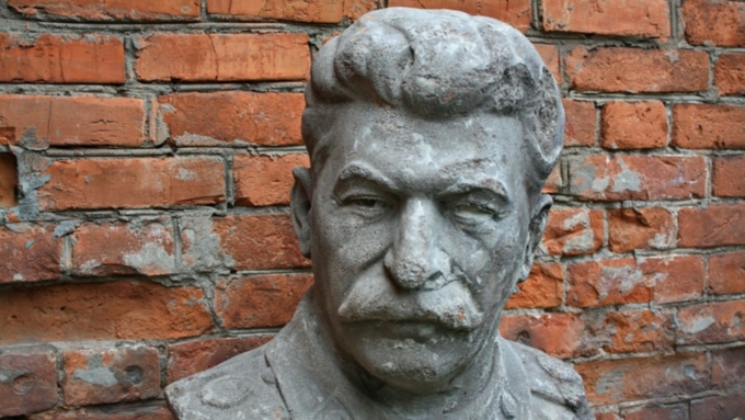 Огромный бюст Сталина случайно нашли на Алтае