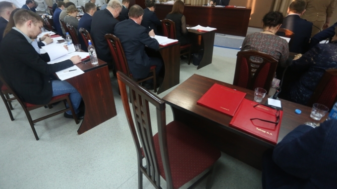 По второму кругу: суд обязал БГД рассмотреть лишение мандатов пяти депутатов