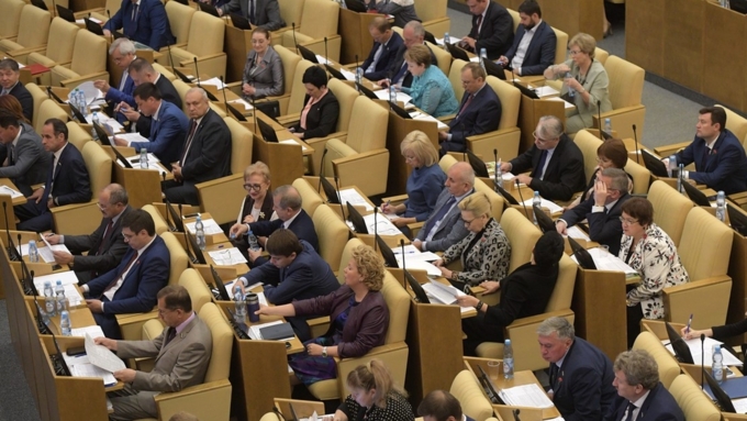 Депутатам Госдумы предложили приравнять свою зарплату к средней по стране
