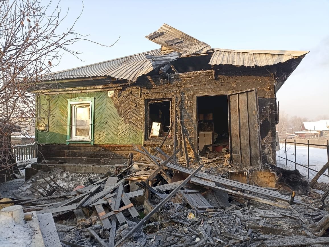 Бабушка и внучка погибли при пожаре в Рубцовске | 07.12.2022 | Барнаул -  БезФормата