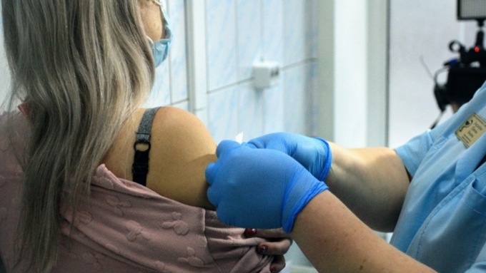 В Алтайском крае началась обязательная вакцинация. Кому теперь придётся прививаться?
