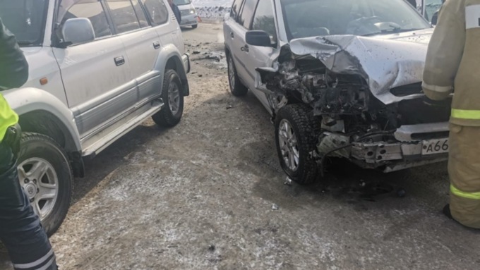 Пьяный водитель сбил двоих пешеходов и снес шесть авто в Бийске