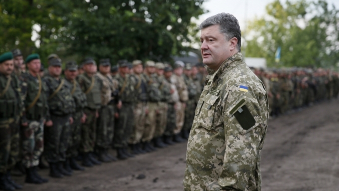 Совбез и Порошенко решили ввести военное положение на Украине