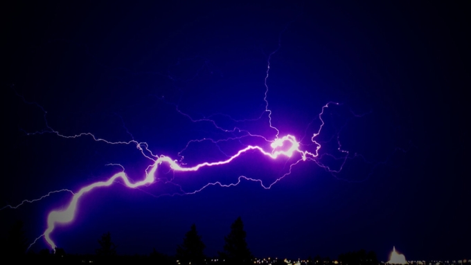 Японские ученые научились предсказывать удары молний