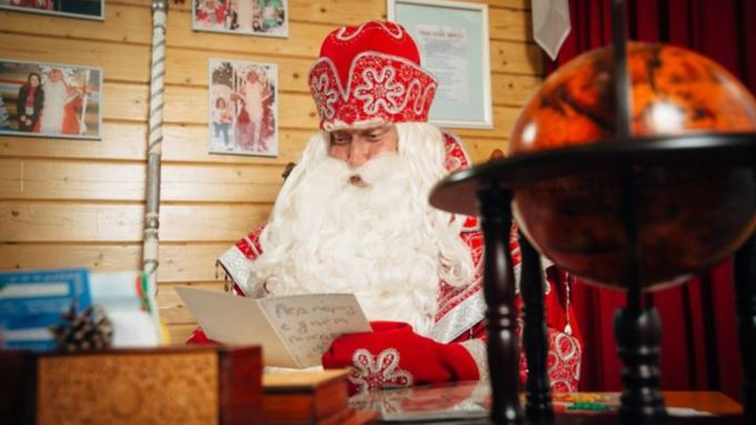 Устюг, Кремль или Лапландия: куда писать письма Деду Морозу