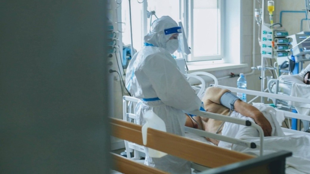 Главврачи ковидных госпиталей Алтайского края призвали принять закон о QR-кодах