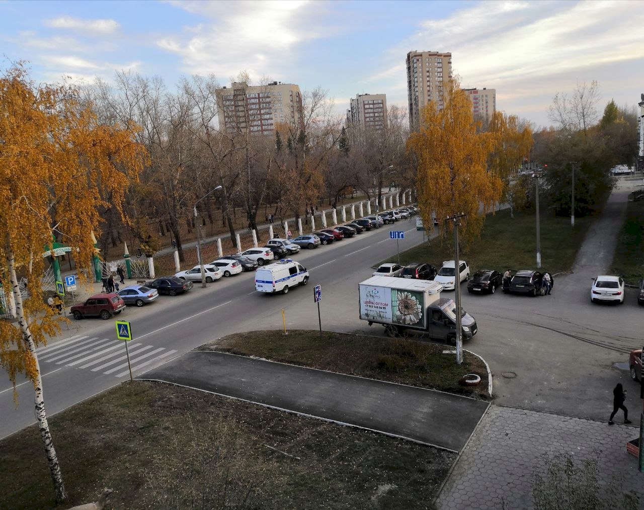 Есть ли в барнаульском парке «Изумрудный» проблема с парковками и можно ли  её решить