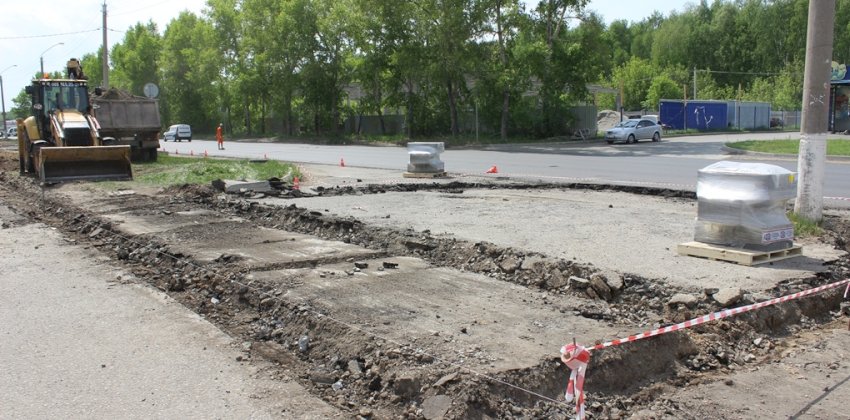 Тротуары и парковки. Улицу Солнечная Поляна ремонтируют в Барнауле по нацпроекту БКАД