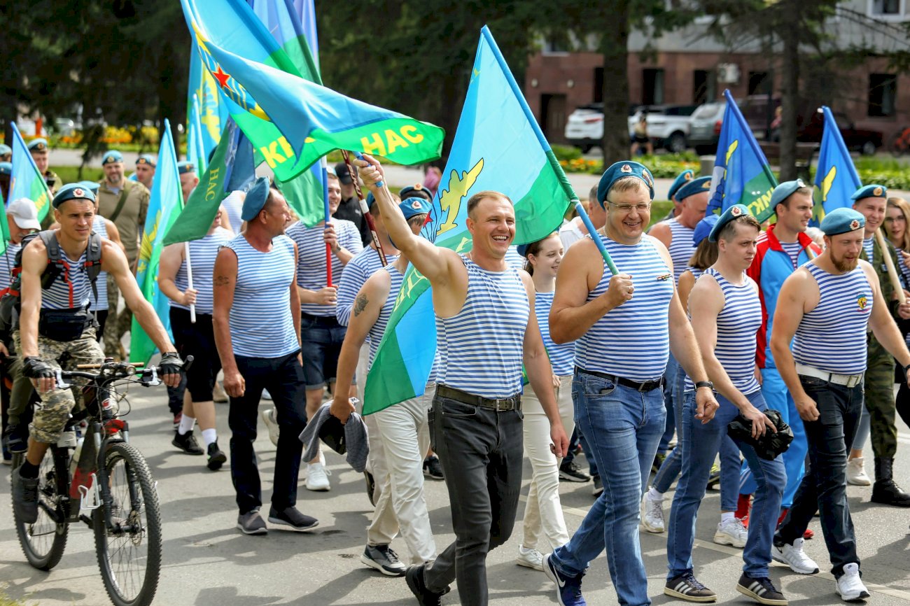 лукашенко гей парад в день вдв фото 33