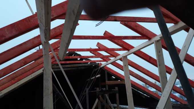 Мэрия Барнаула показала, как восстанавливают рухнувшую крышу пятиэтажки на Тимуровской 