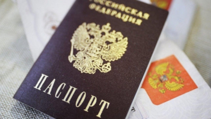Киев грозится лишать гражданства за паспорта РФ