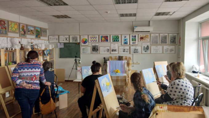 Палитра новых ощущений: где в Барнауле пройти курсы живописи и графики для начинающих