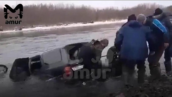 Камчатские рыбаки решили на спор переехать реку и утонули