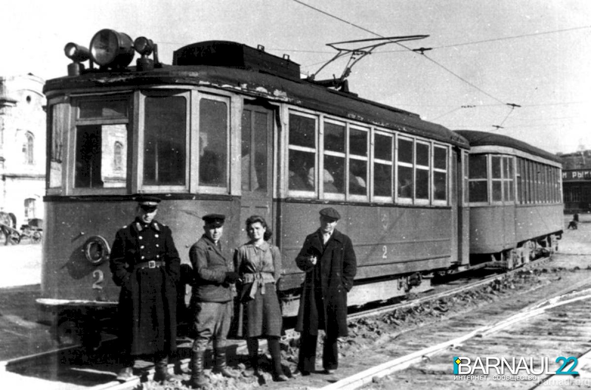 Один из первых барнаульских трамваев, 40-е годы ХХ века.